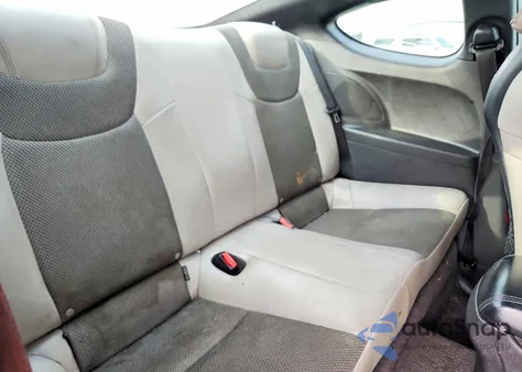 2016 Hyundai Genesis Coupe 3.8L z USA, uszkodzony, nr VIN KMHHT6KJ2GU134882